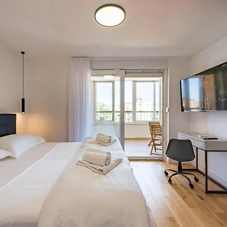 Apartman Penthouse With View In Center Split