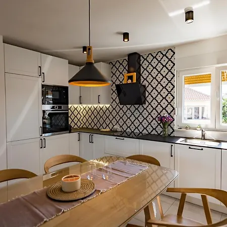 Penthouse With View In Center *