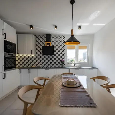 Penthouse With View In Center *