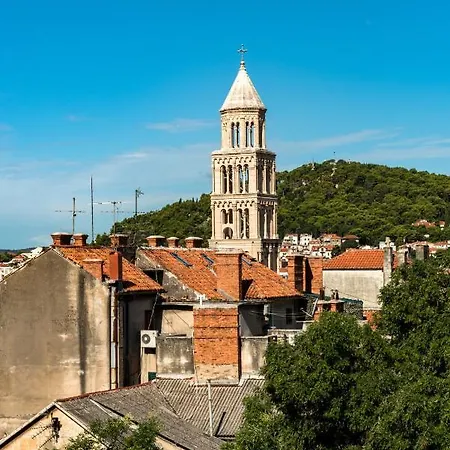 Penthouse With View In Center Daire Split