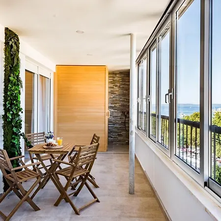 Penthouse With View In Center דירה *