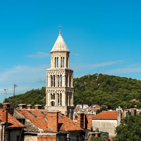 Penthouse With View In Center Daire Split