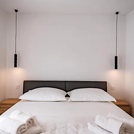 Penthouse With View In Center Split