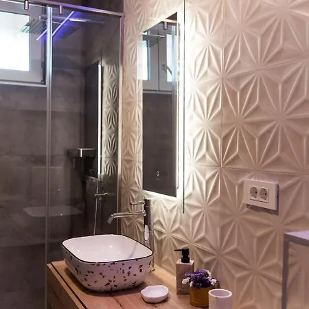 Penthouse With View In Center