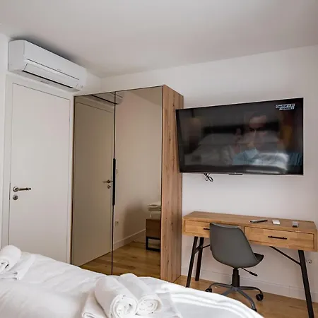 Penthouse With View In Center דירה *