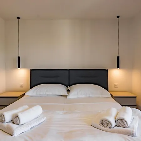 Penthouse With View In Center דירה