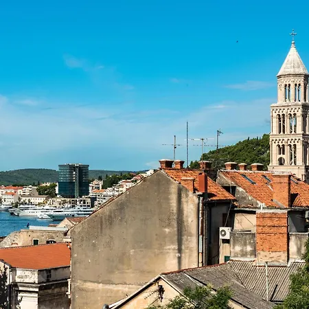Penthouse With View In Center Daire