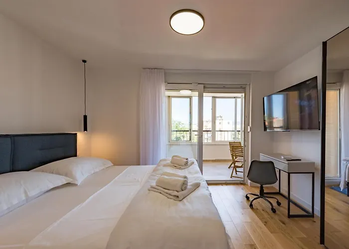 Penthouse With View In Center * Split