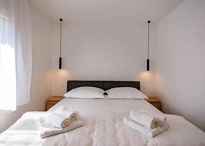 Penthouse With View In Center Split