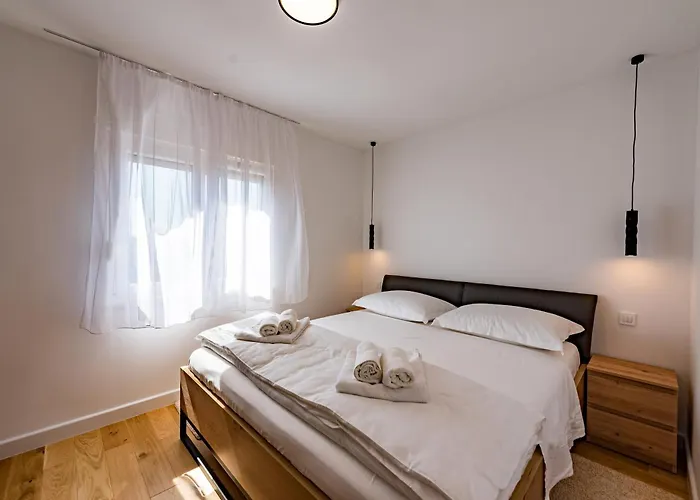 Penthouse With View In Center * Split