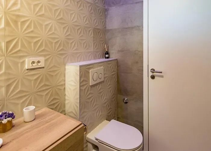 Penthouse With View In Center * Split