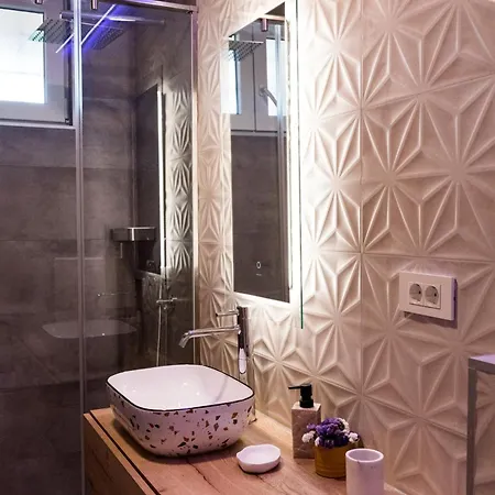 Penthouse With View In Center Apartament *