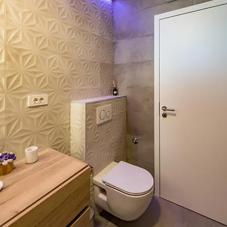 Penthouse With View In Center * Split