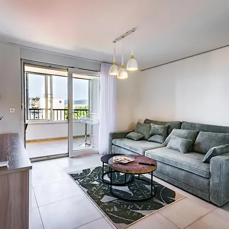 Penthouse With View In Center *